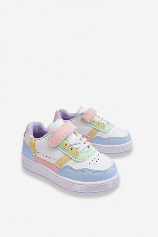 Calzado deportivo infantil clásico. Colores diferentes Tiene querlin