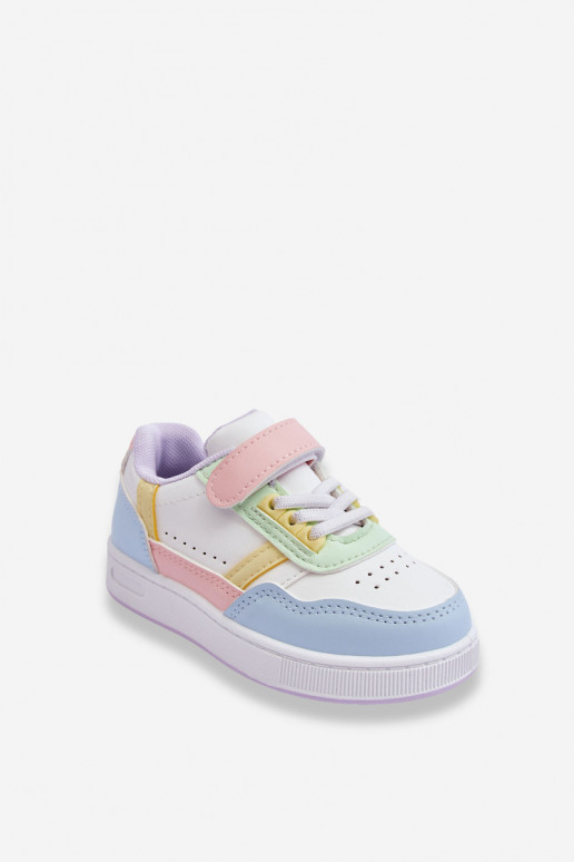 Calzado deportivo infantil clásico. Colores diferentes Tiene querlin