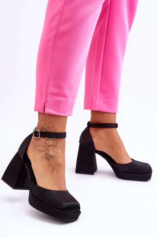 De moda Zapatos En tacones enormes de color negro Sandia