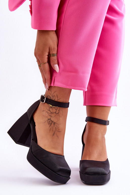 De moda Zapatos En tacones enormes de color negro Sandia