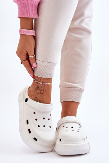 Chanclas tipo crocs con plataforma elevada el color blanco Beckett
