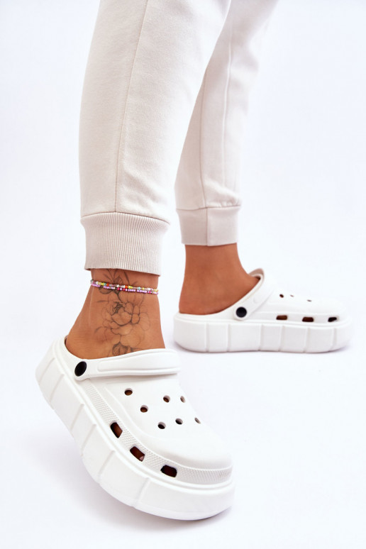 Chanclas tipo crocs con plataforma elevada el color blanco Beckett
