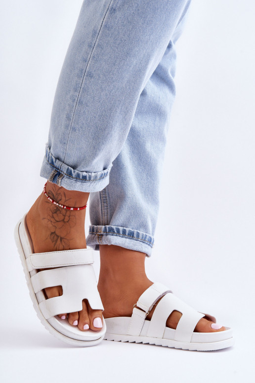 modelo clásico zapatillas de mujer el color blanco Molie