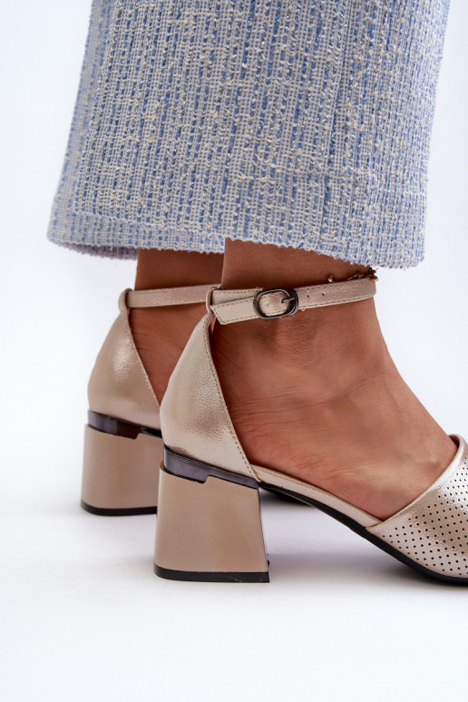 Sandalias de mujer con tacones de cuero ecológico color dorado Horissa