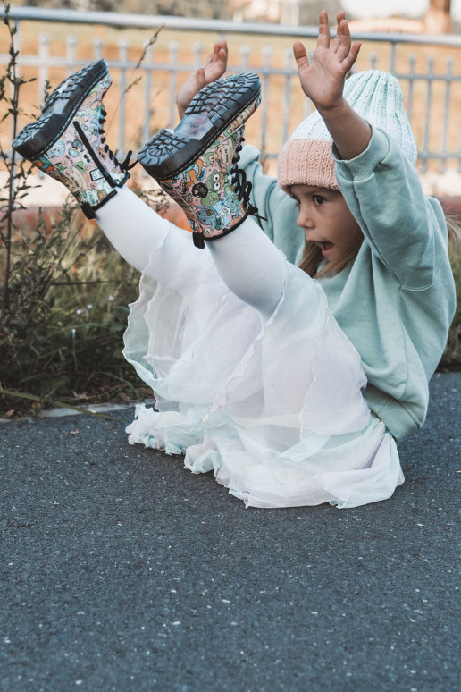 Zapatos cálidos para niños. Imprimir color rosa Dexi