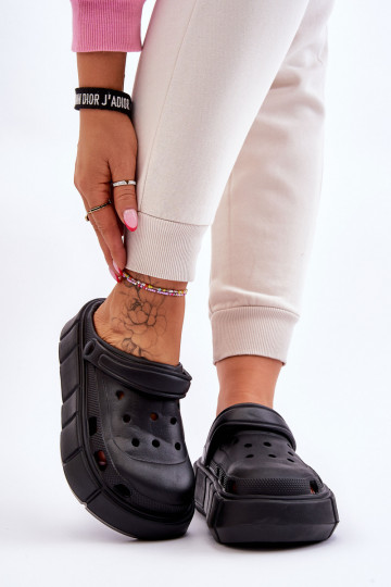 Chanclas tipo crocs con plataforma elevada de color negro Beckett