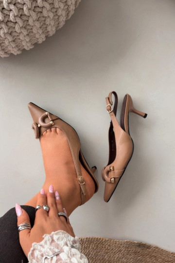 Sandalias de mujer con tacones finos y detalles decorativos, color marrón Brienne
