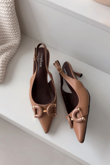 Sandalias de mujer con tacones finos y detalles decorativos, color marrón Brienne 2