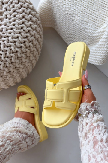 Zapatillas femeninas con tacones anchos color amarillo "Lorania"