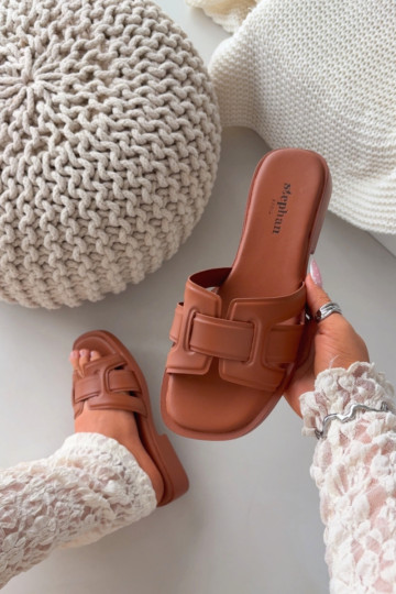 Zapatillas femeninas con tacones anchos color marrón "Lorania"