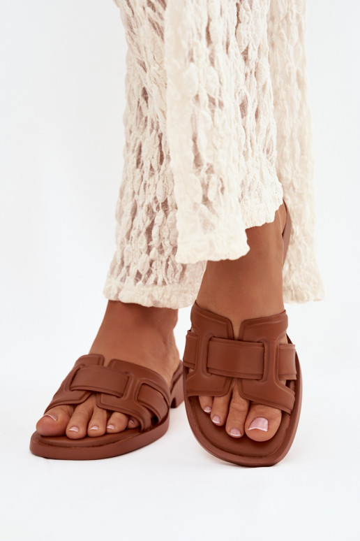 zapatillas de mujer con tacones anchos color marrón Lorania