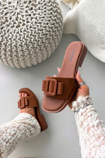 Zapatillas femeninas con tacones anchos y hebillas color marrón "Melivra"