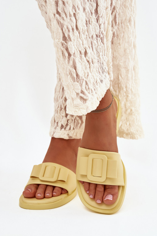 zapatillas de mujer con tacones anchos con hebillas color amarillo Melivra