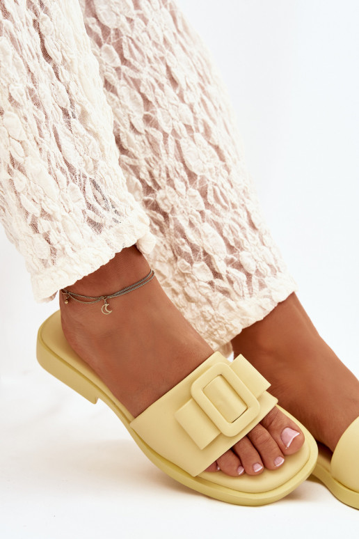 zapatillas de mujer con tacones anchos con hebillas color amarillo Melivra