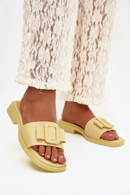 zapatillas de mujer con tacones anchos con hebillas color amarillo Melivra