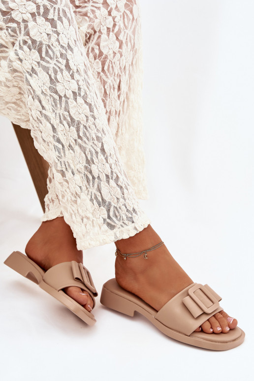 zapatillas de mujer con tacones anchos con hebillas beige Melivra