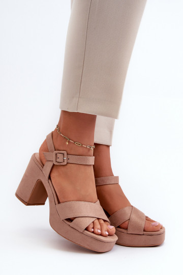 Sandalias de mujerde gamuza ecológicau con tacones y plataforma beige Sakane 2