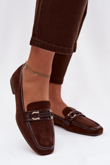 Mocasines de mujer de color chocolate con elementos decorativos Evelora