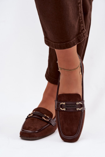 Mocasines de mujer de color chocolate con elementos decorativos Evelora 2