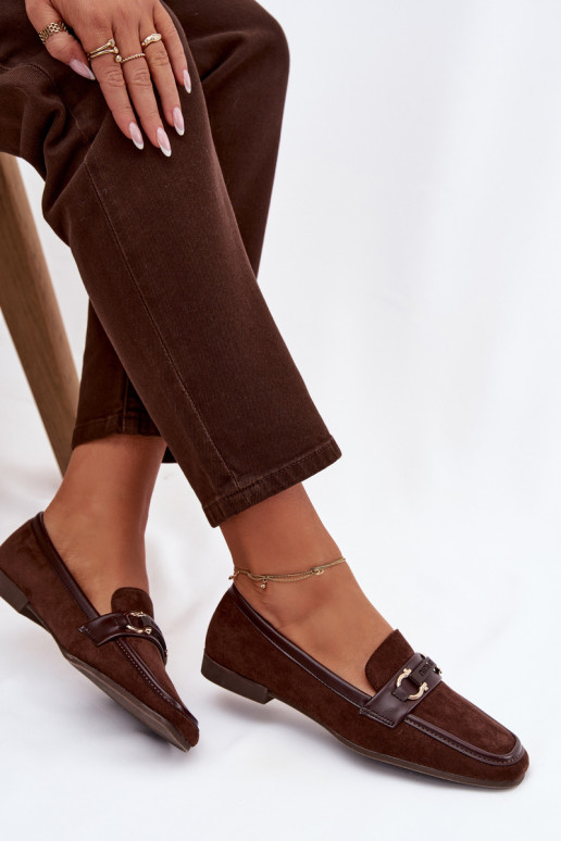 Mocasines de mujer de color chocolate con elementos decorativos Evelora