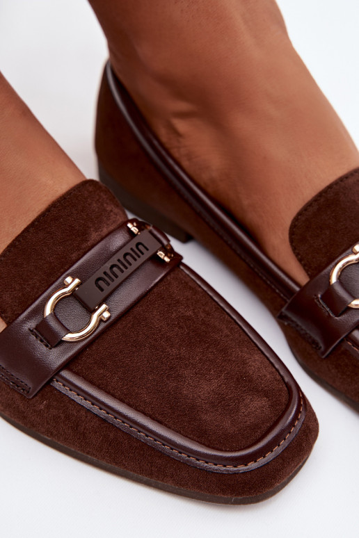 Mocasines de mujer de color chocolate con elementos decorativos Evelora