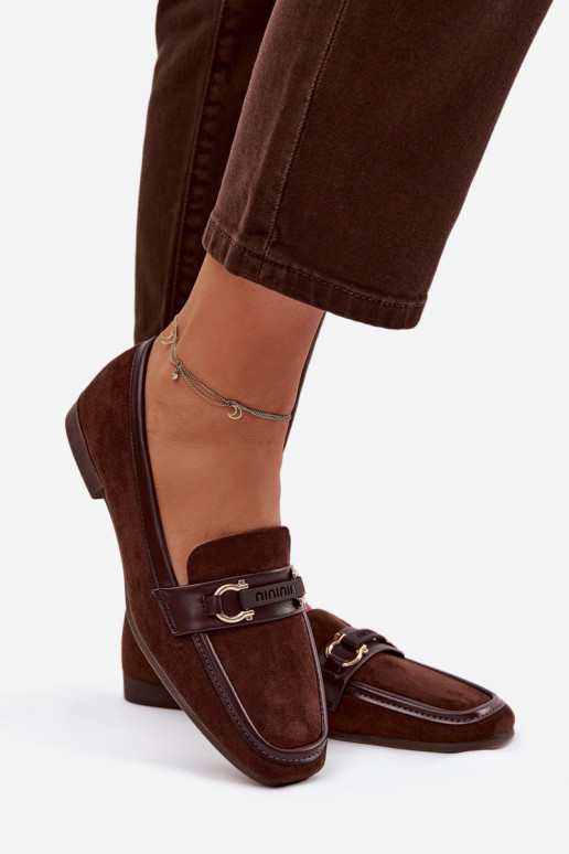 Mocasines de mujer de color chocolate con elementos decorativos Evelora