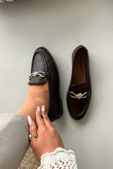 Mocasines de mujer con detalles decorativos, color chocolate Rosynne