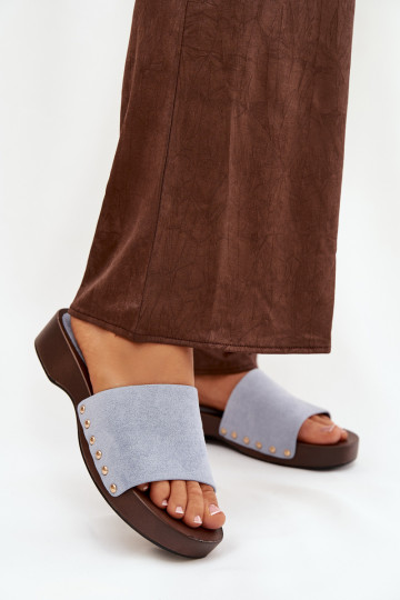 Chanclas de mujer con clavos dorados color azul Ferinna 2