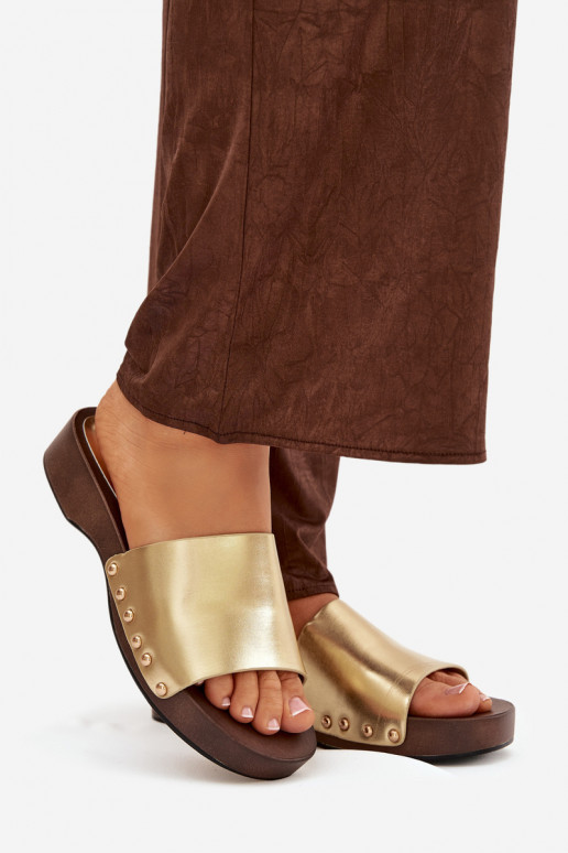 zapatillas de mujer con remaches color dorado Terissa