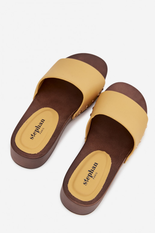 zapatillas de mujer con remaches color amarillo Terissa