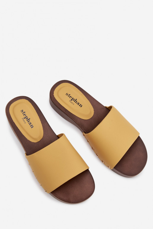 zapatillas de mujer con remaches color amarillo Terissa