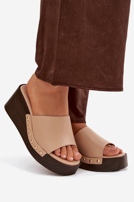 zapatillas de mujer en una cuña Ze color doradomi Studs beige Arionne