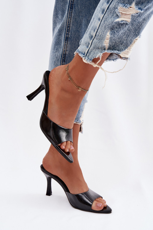 con efecto barniz zapatillas de mujer con tacones de color negro Lirissa