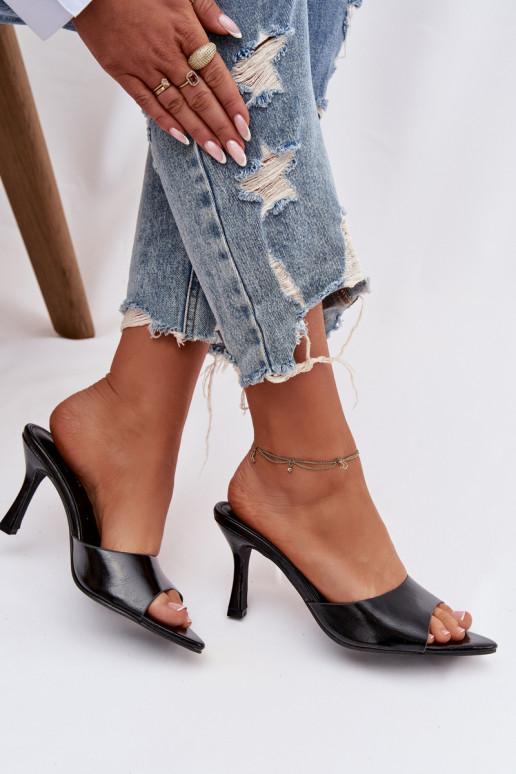 con efecto barniz zapatillas de mujer con tacones de color negro Lirissa