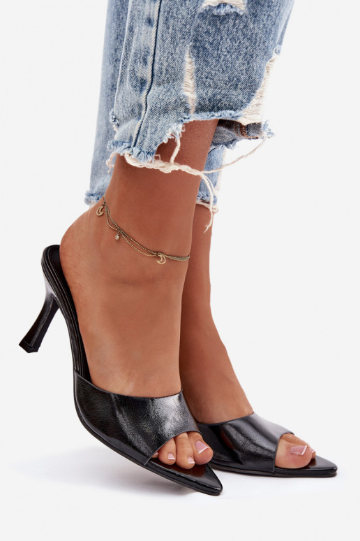 con efecto barniz zapatillas de mujer con tacones de color negro Lirissa