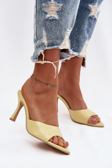 con efecto barniz zapatillas de mujer con tacones color amarillo Lirissa 2