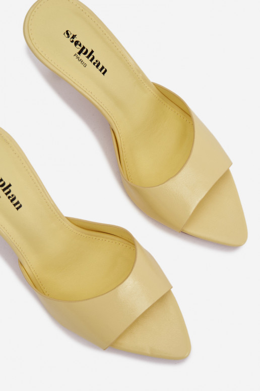 con efecto barniz zapatillas de mujer con tacones color amarillo Lirissa