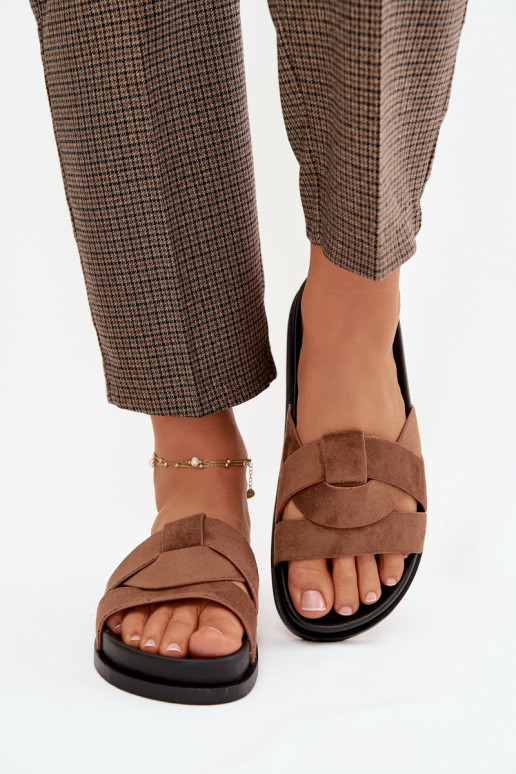 zapatillas de mujer de gamuza ecológicaoAe con rayas color marrón Tiene querivessa