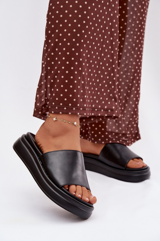 zapatillas de mujer con una plataforma de color negro Tanelisse