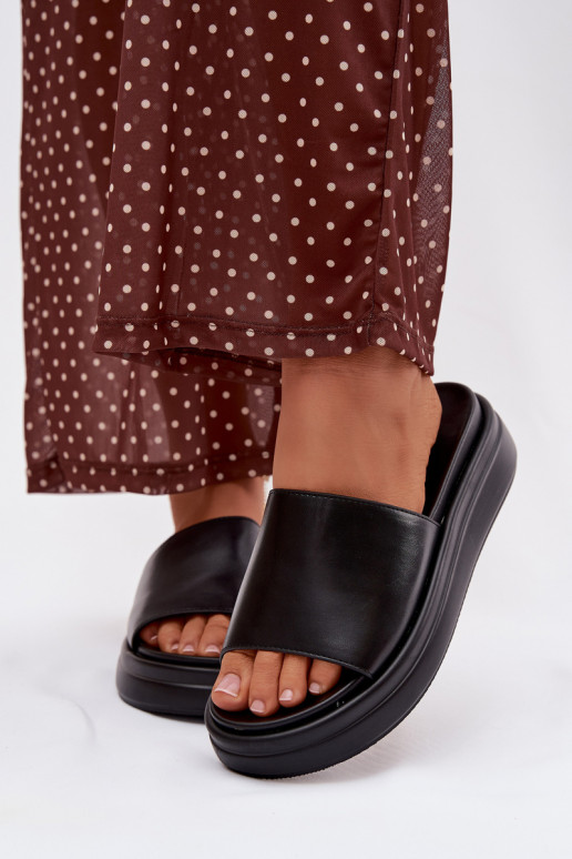 zapatillas de mujer con una plataforma de color negro Tanelisse