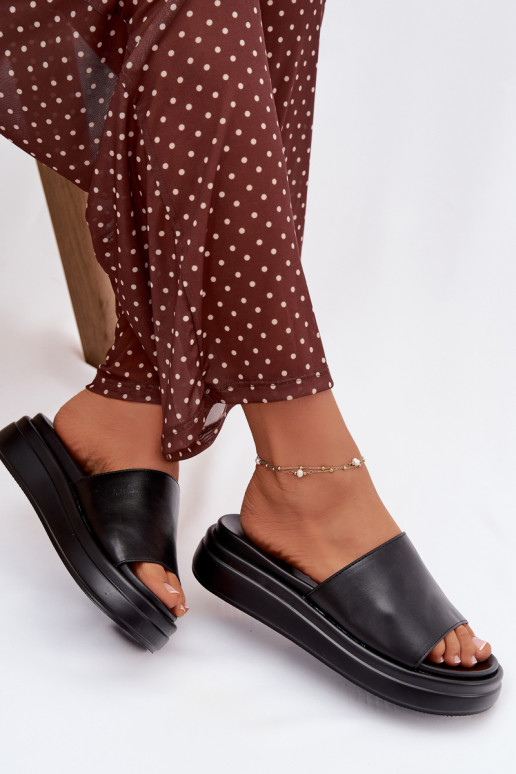 zapatillas de mujer con una plataforma de color negro Tanelisse