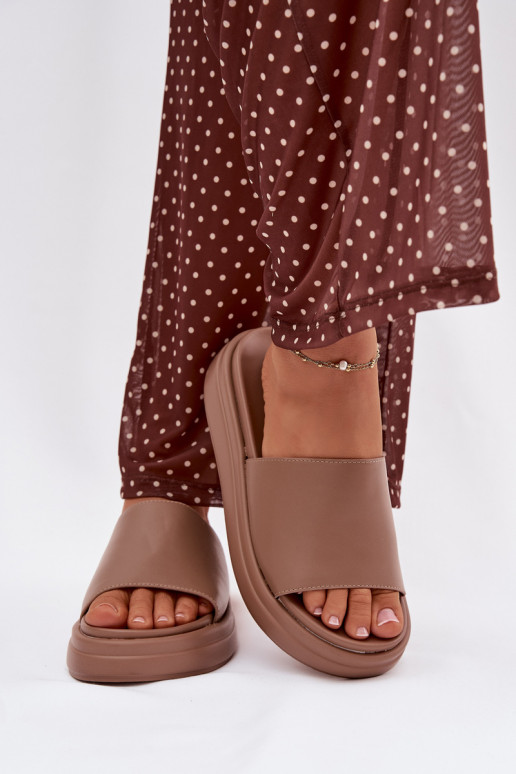 zapatillas de mujer con una plataforma beige Tanelisse