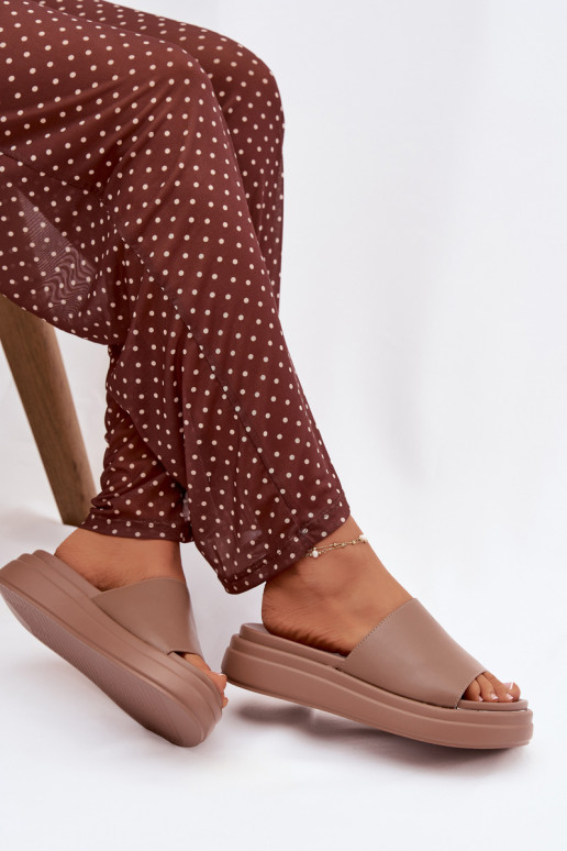 zapatillas de mujer con una plataforma beige Tanelisse