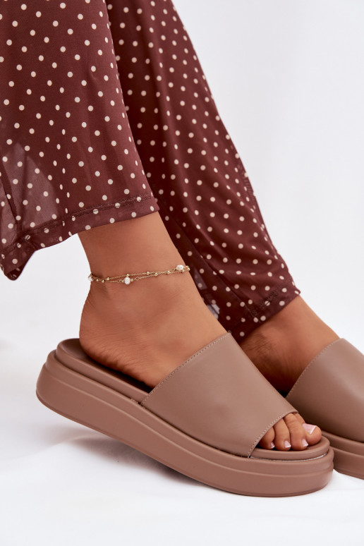 zapatillas de mujer con una plataforma beige Tanelisse