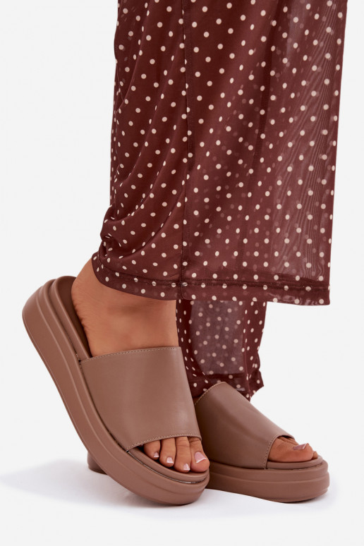 zapatillas de mujer con una plataforma beige Tanelisse