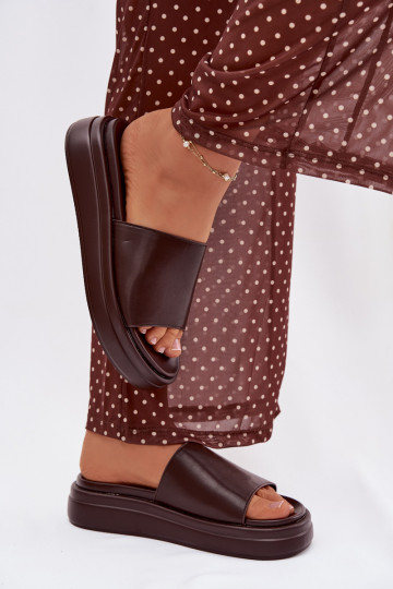 Chanclas color chocolate con plataforma Tanelisse