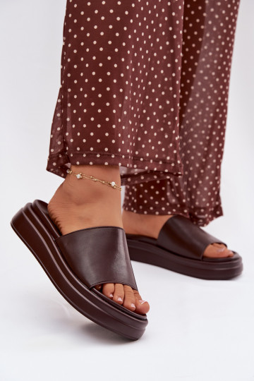 Chanclas color chocolate con plataforma Tanelisse 2