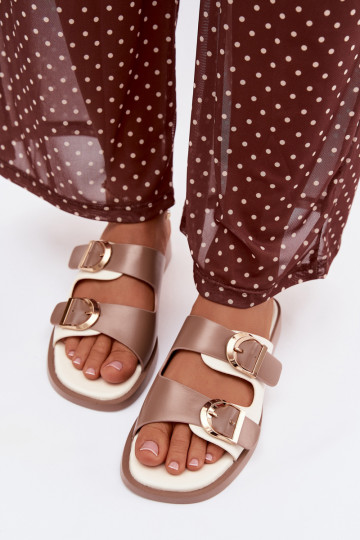 Chanclas de mujer con tacones anchos color oro y clavos color chocolate