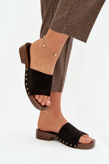 Chanclas de mujer con tacones anchos color oro y clavos color marrón 2