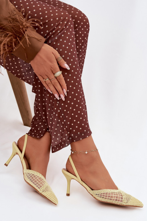 sandalias con elementos calados con tacones finos color amarillo Hanelis